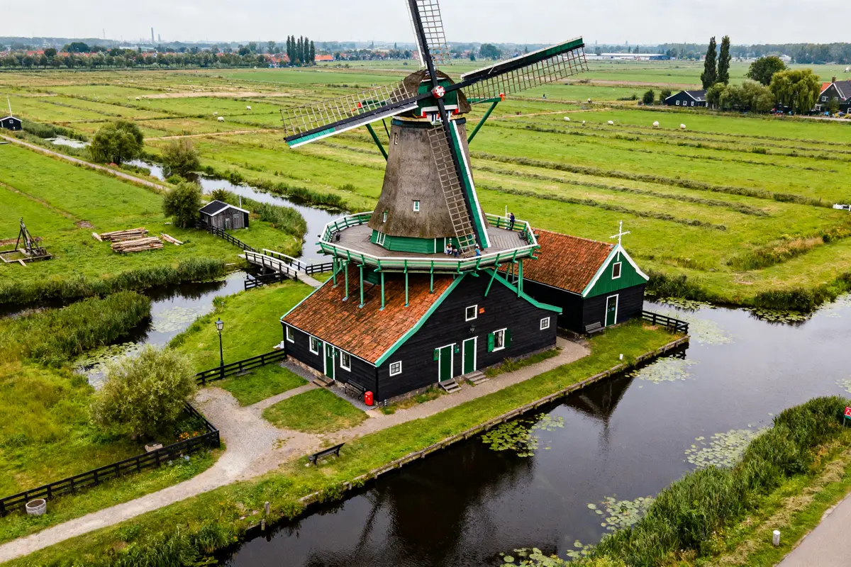 Moulin Hollande : Où voir les plus beaux moulins emblématiques ?